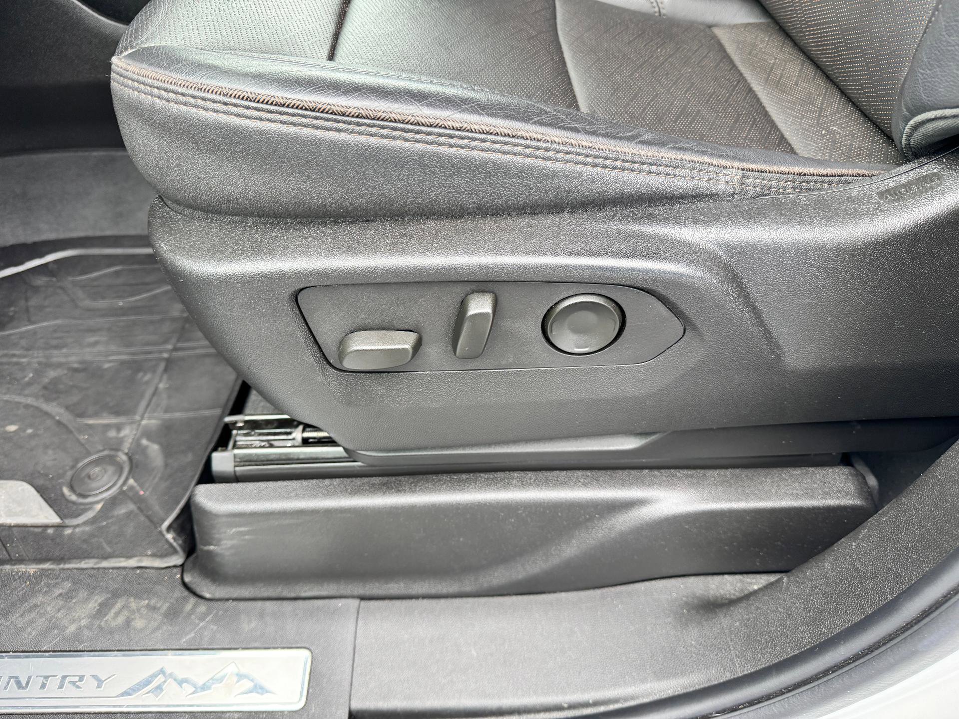 Used 2024 Chevrolet Tahoe High Country image 11