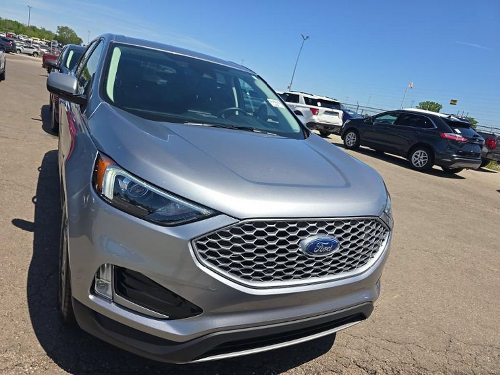 Used 2024 Ford Edge SEL w/ Convenience Package AWD/4WD image 3
