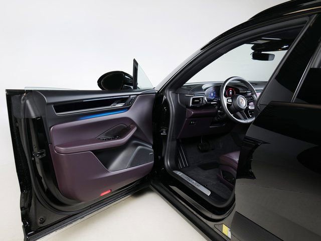 New 2025 Porsche Macan 4 Electric image 26