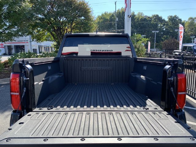 Used 2025 Toyota Tacoma SR5 AWD/4WD image 38