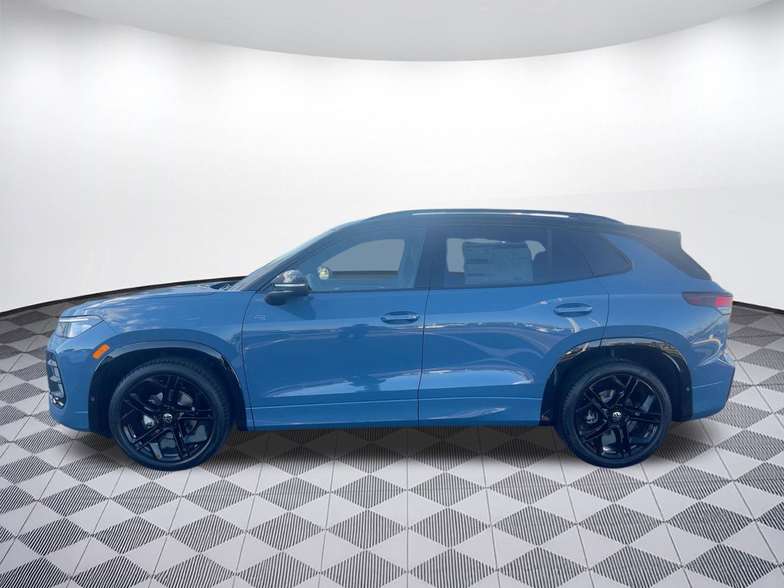 New 2026 Volkswagen Tiguan SE R-Line image 2