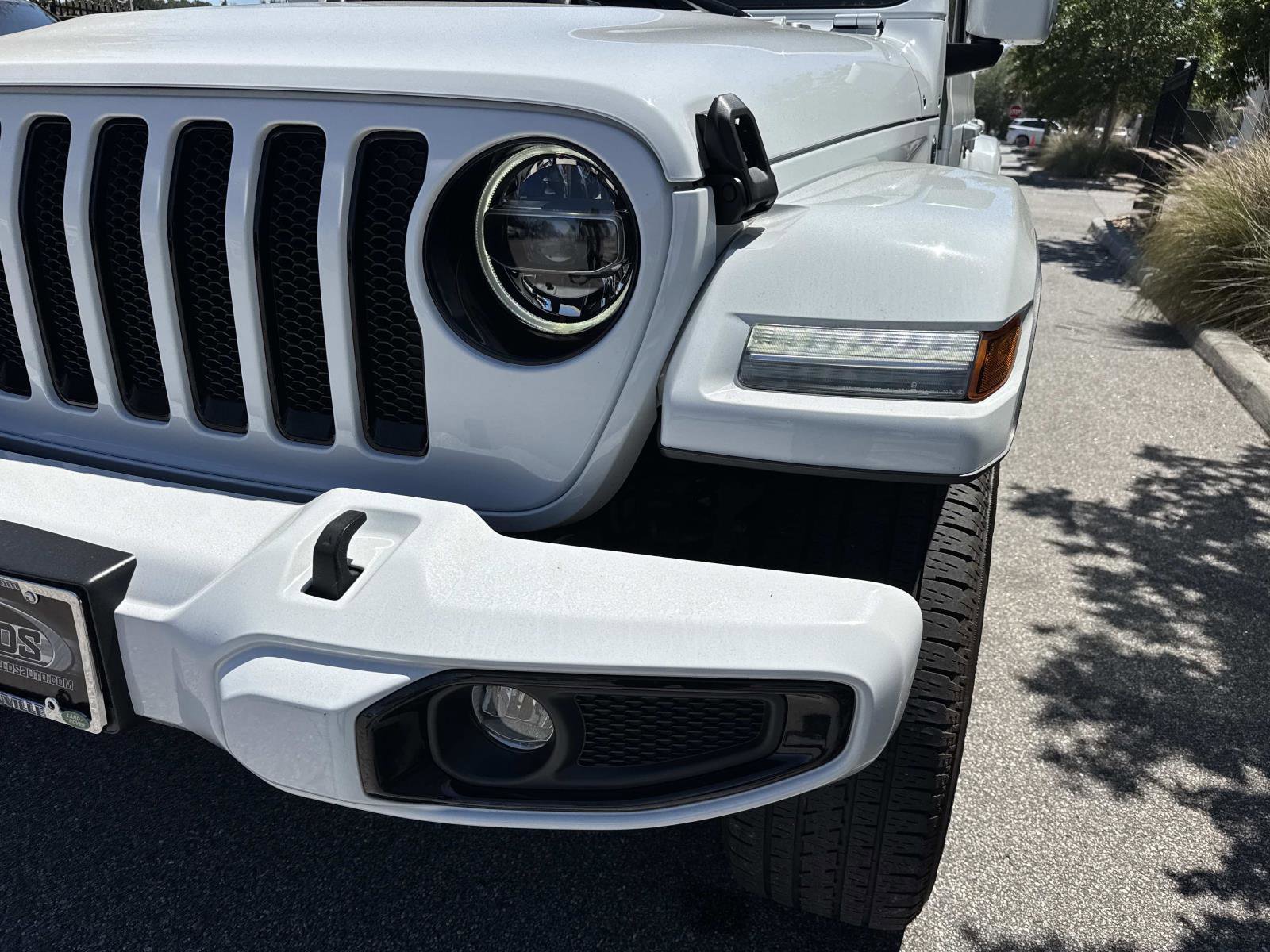 Used 2022 Jeep Wrangler Unlimited Sahara AWD/4WD image 9