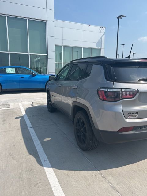 Used 2023 Jeep Compass Latitude AWD/4WD image 9