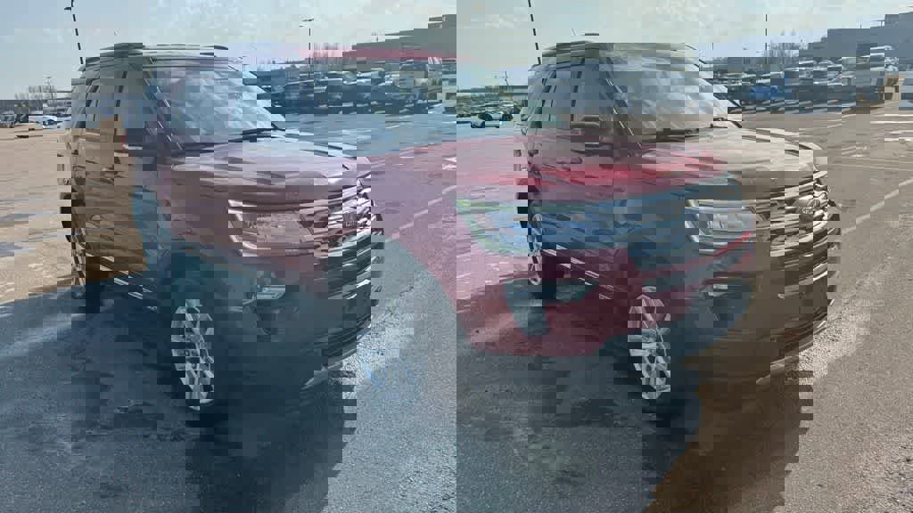 Used 2018 Ford Explorer XLT w/ Equipment Group 201A AWD/4WD image 3