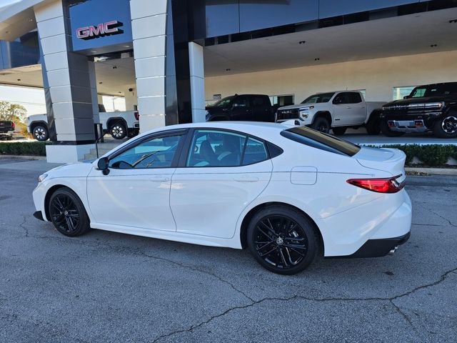 Used 2026 Toyota Camry SE image 2