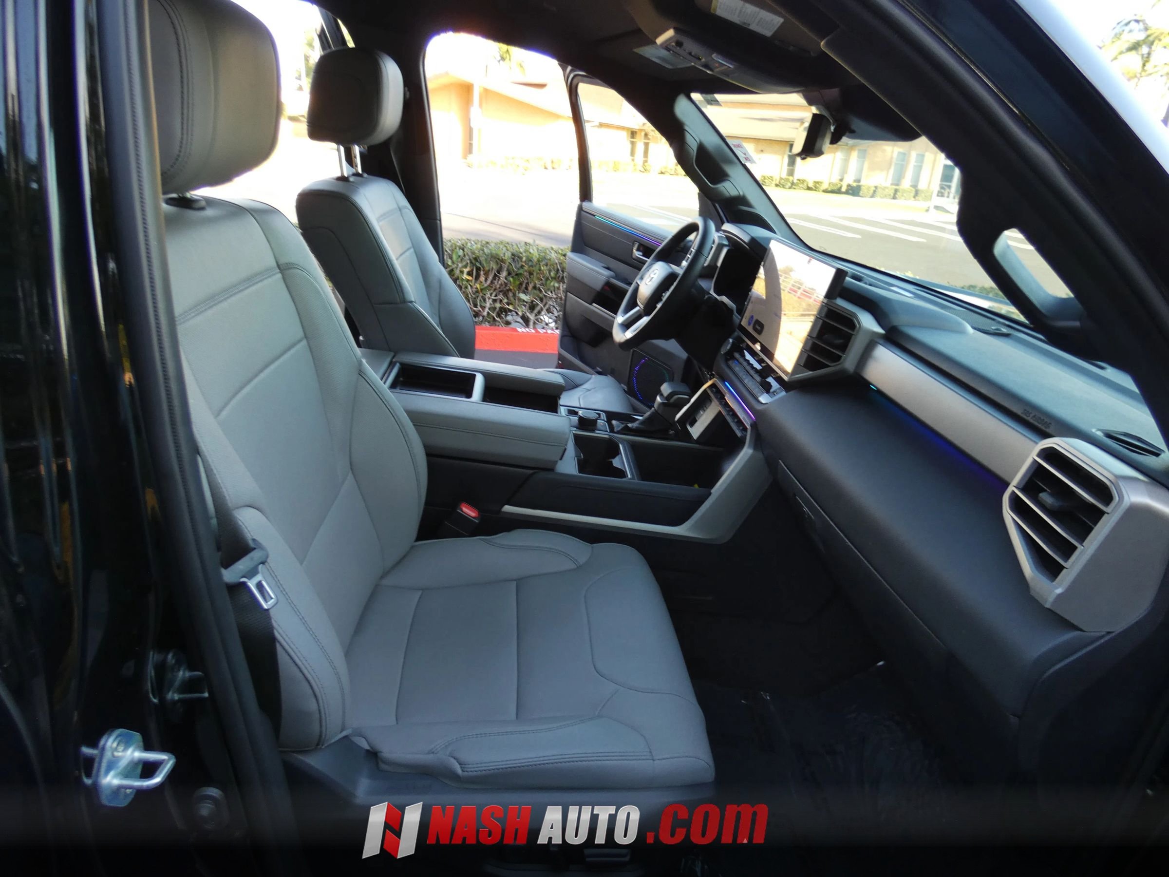 Used 2026 Toyota Tundra Limited AWD/4WD image 31