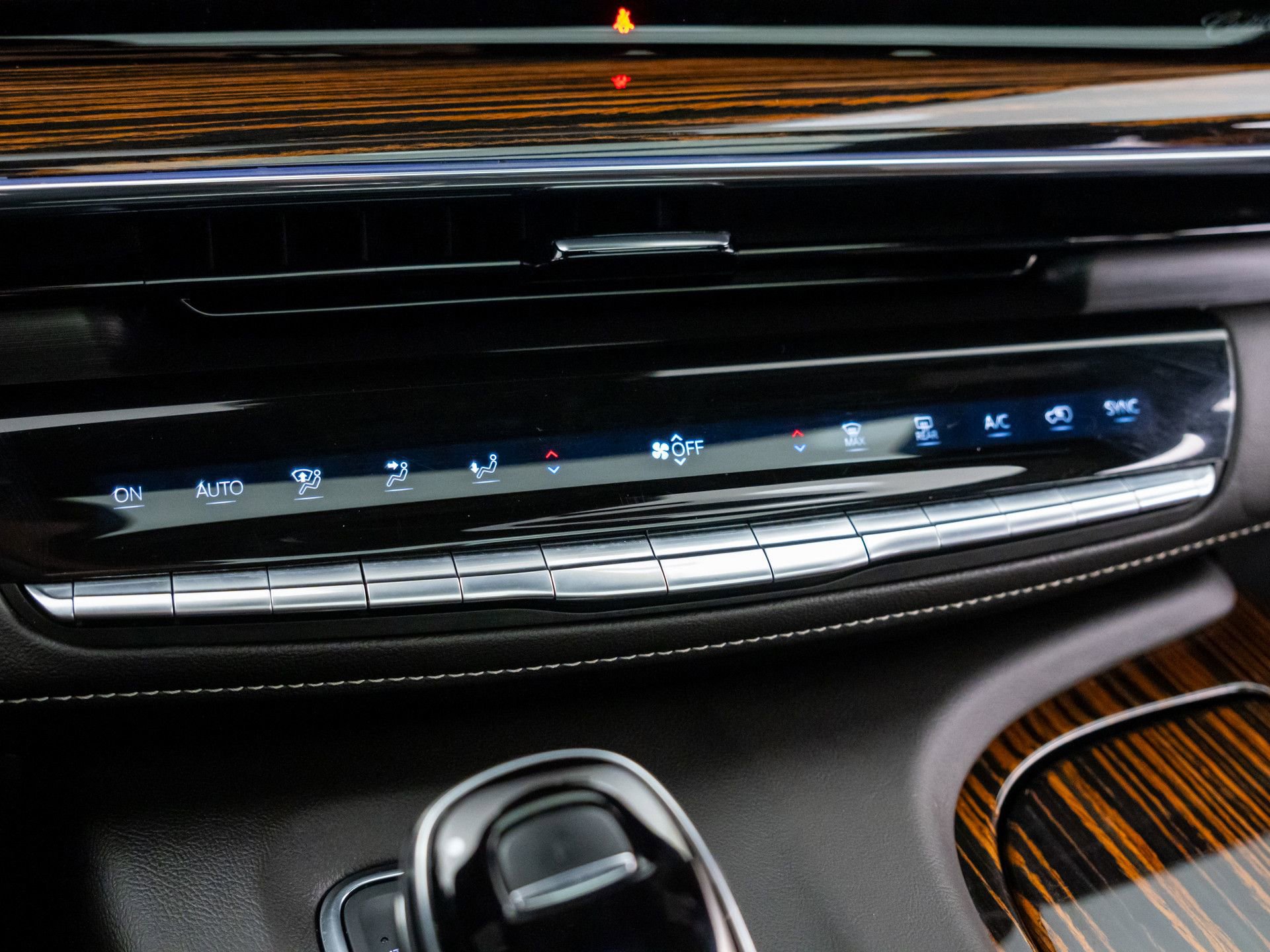 Certified 2024 Cadillac Escalade Premium Luxury AWD/4WD image 30