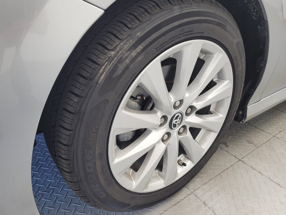 Used 2019 Toyota Camry LE FWD image 31