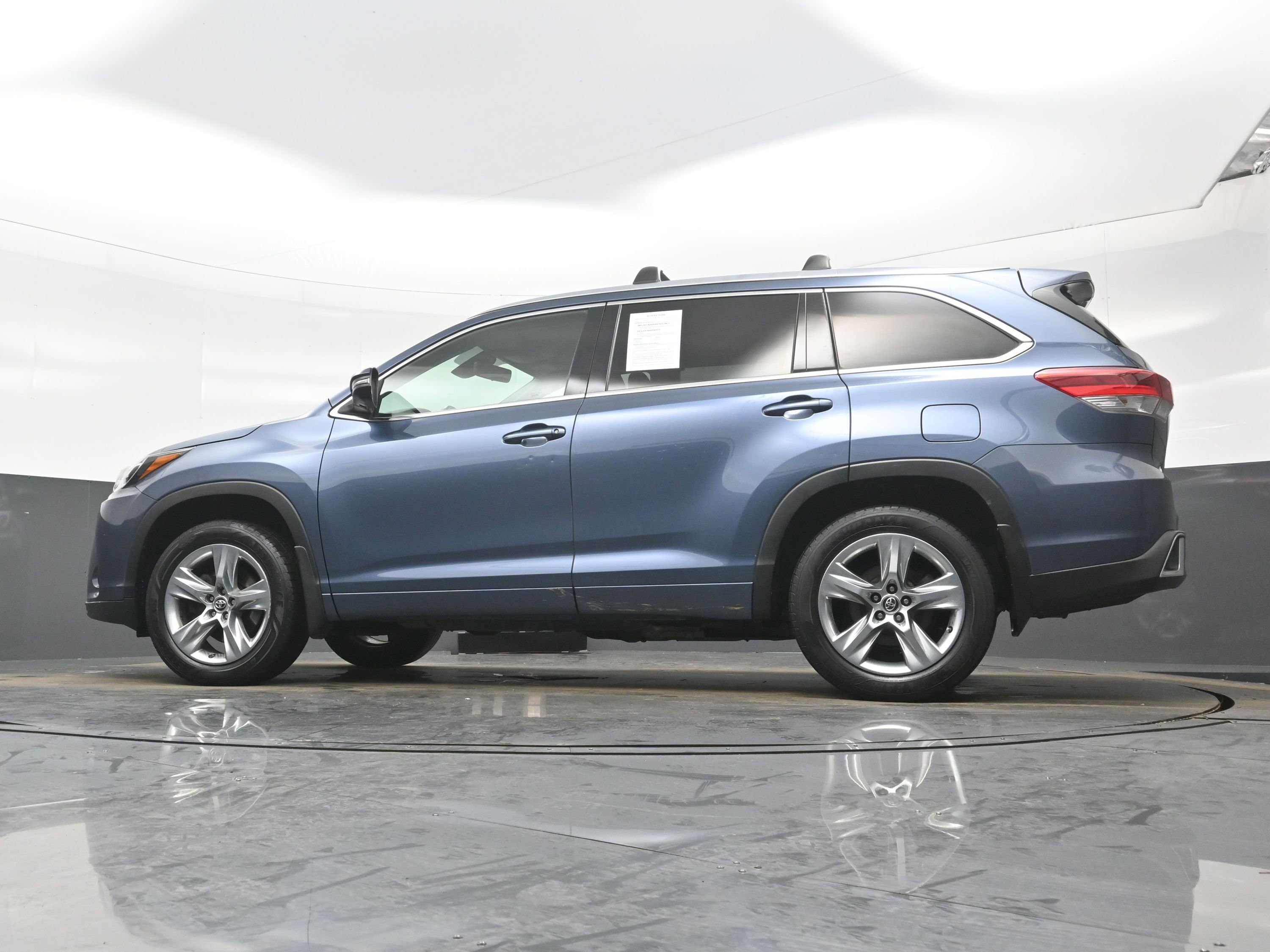 Used 2017 Toyota Highlander Limited image 30