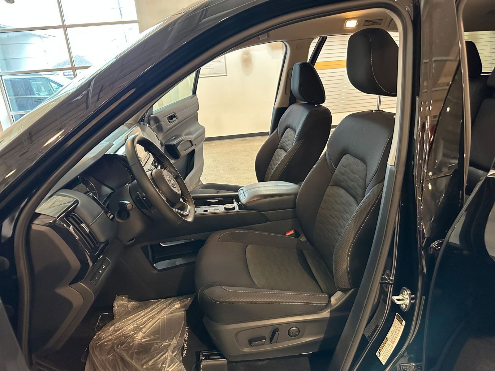 Used 2025 Nissan Pathfinder SV image 28