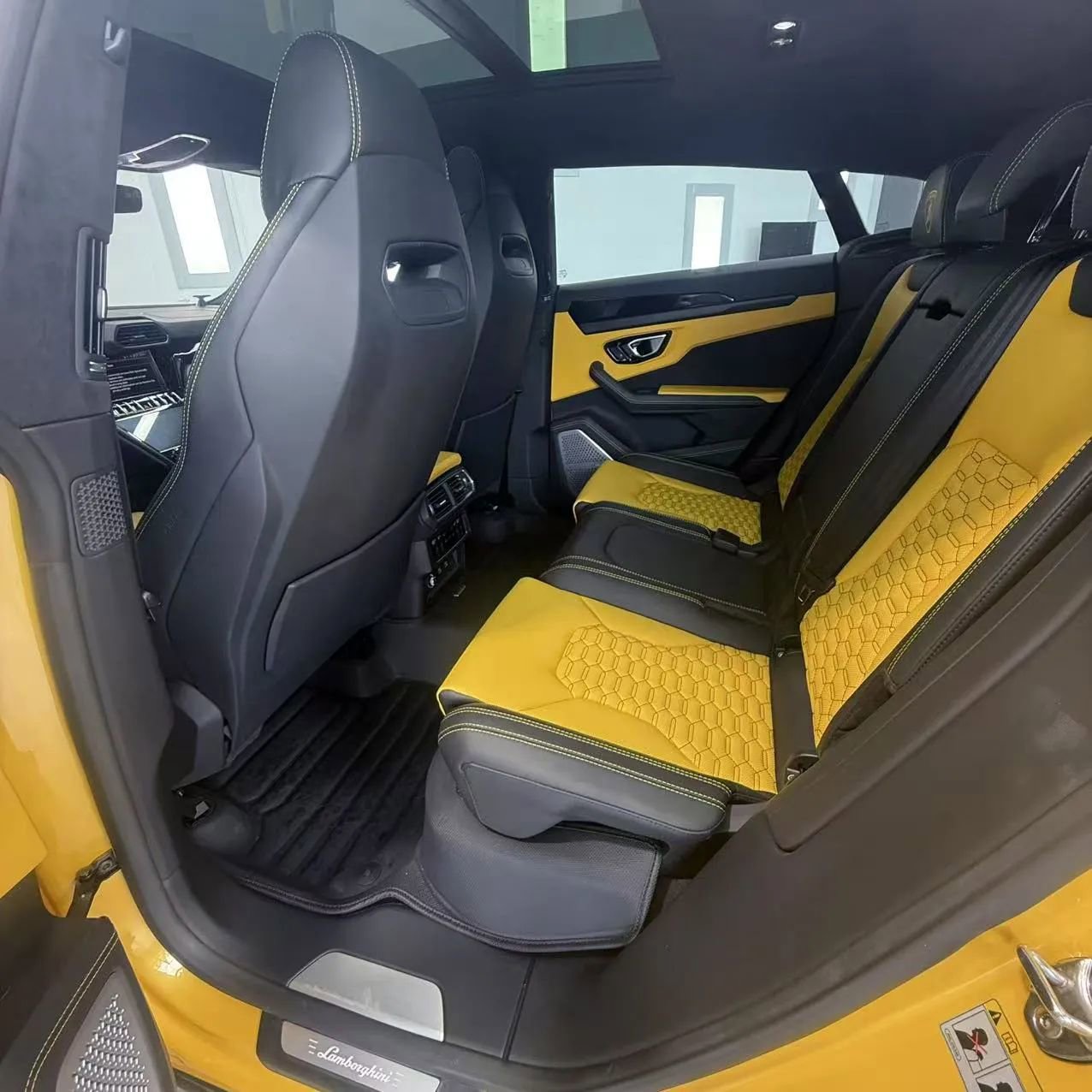 Used 2022 Lamborghini Urus image 21