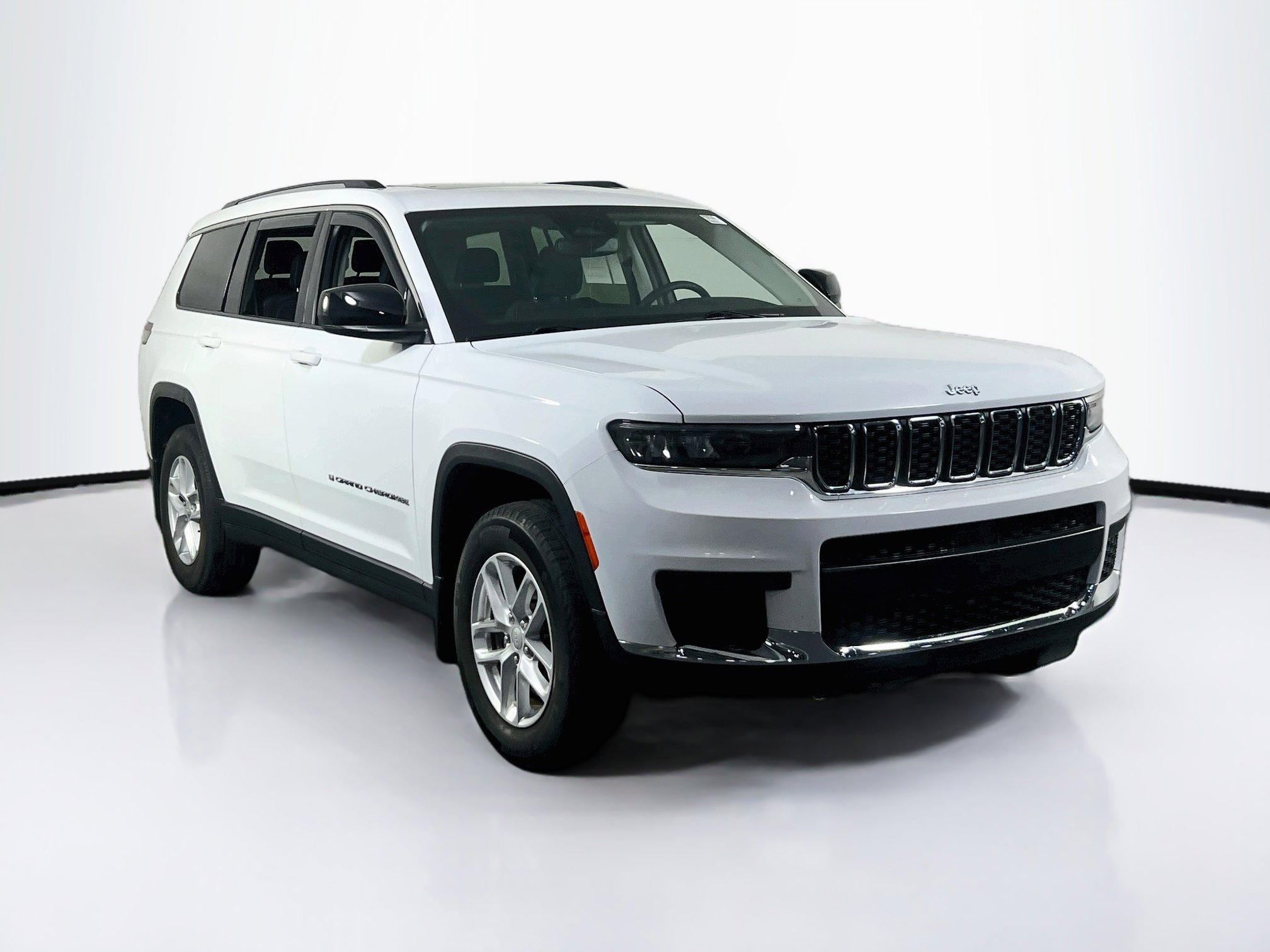Used 2023 Jeep Grand Cherokee L Laredo w/ Luxury Tech Group I AWD/4WD image 3