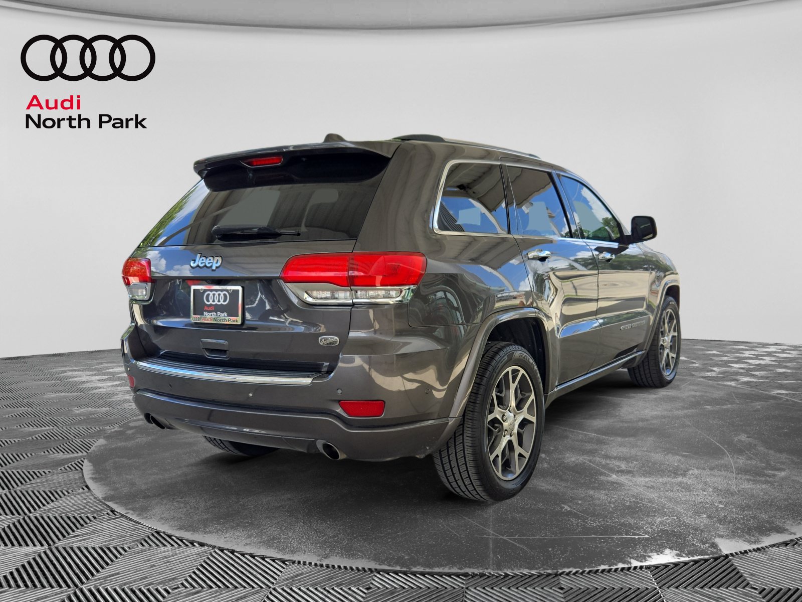 Used 2020 Jeep Grand Cherokee Overland RWD image 5