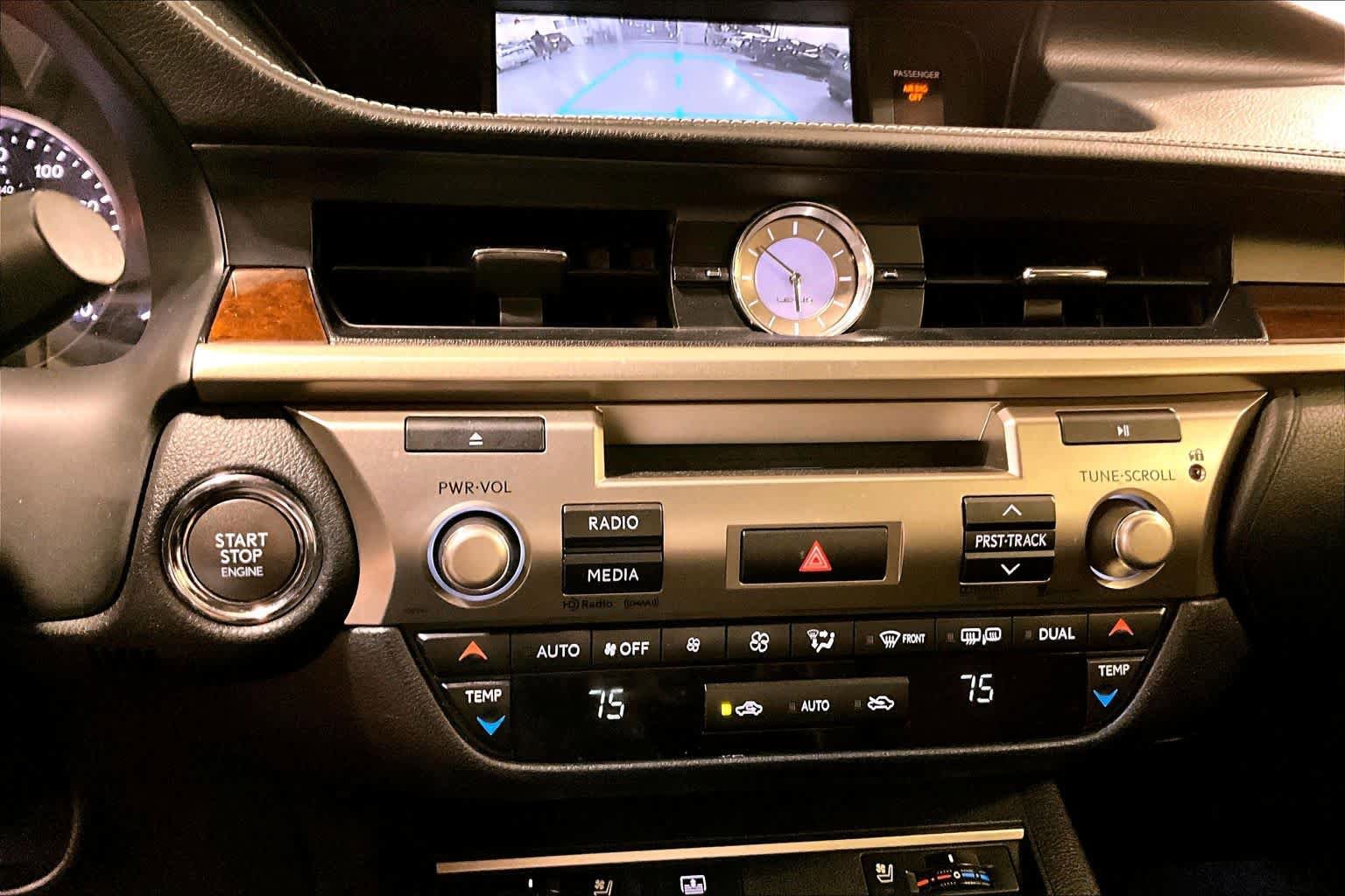 Used 2014 Lexus ES 350 w/ Luxury Package FWD image 26