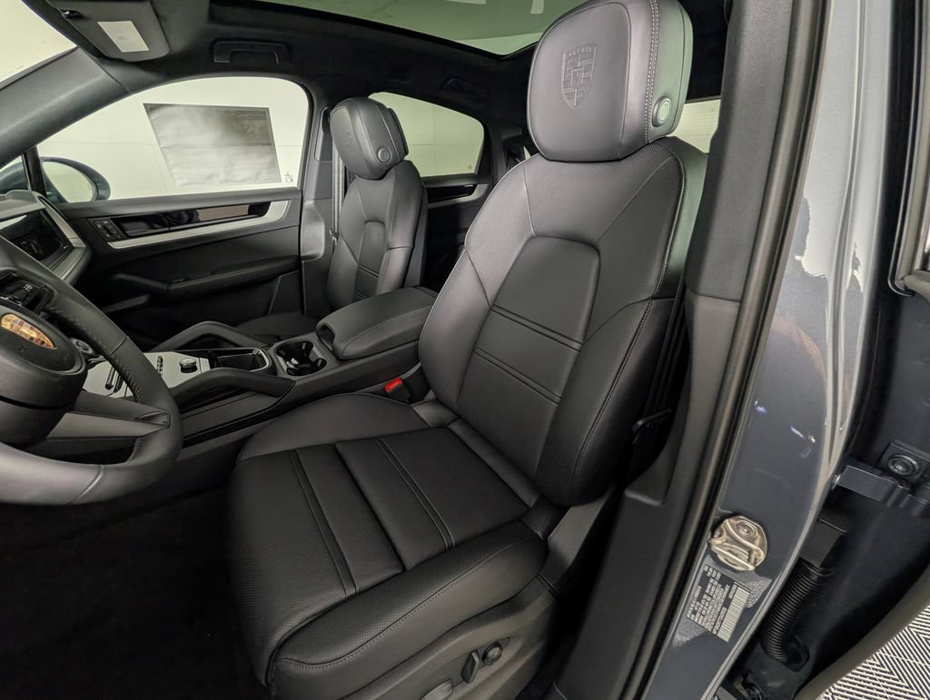 New 2026 Porsche Cayenne Coupe AWD/4WD image 5