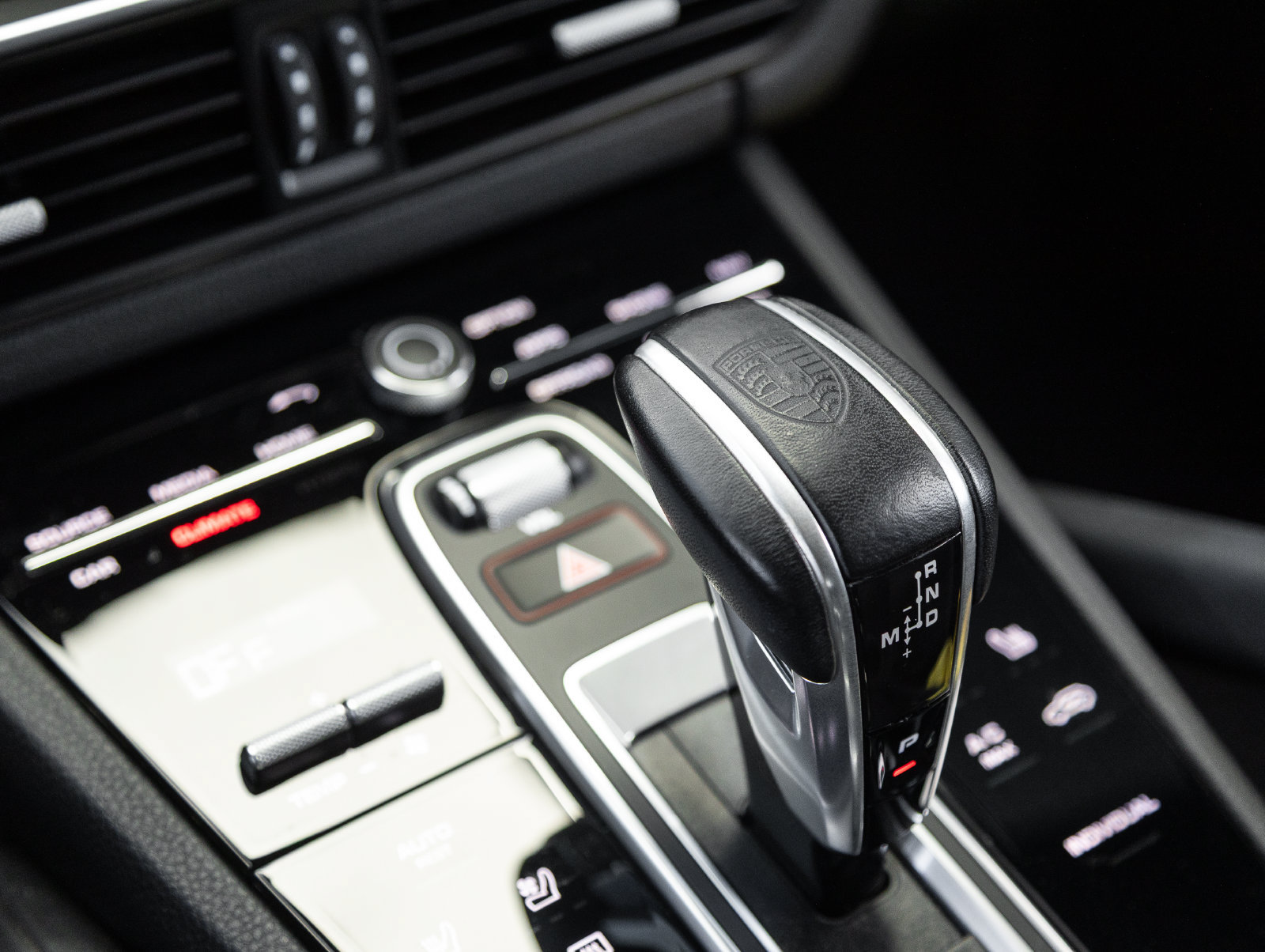 Certified 2023 Porsche Cayenne Platinum Edition AWD/4WD image 27