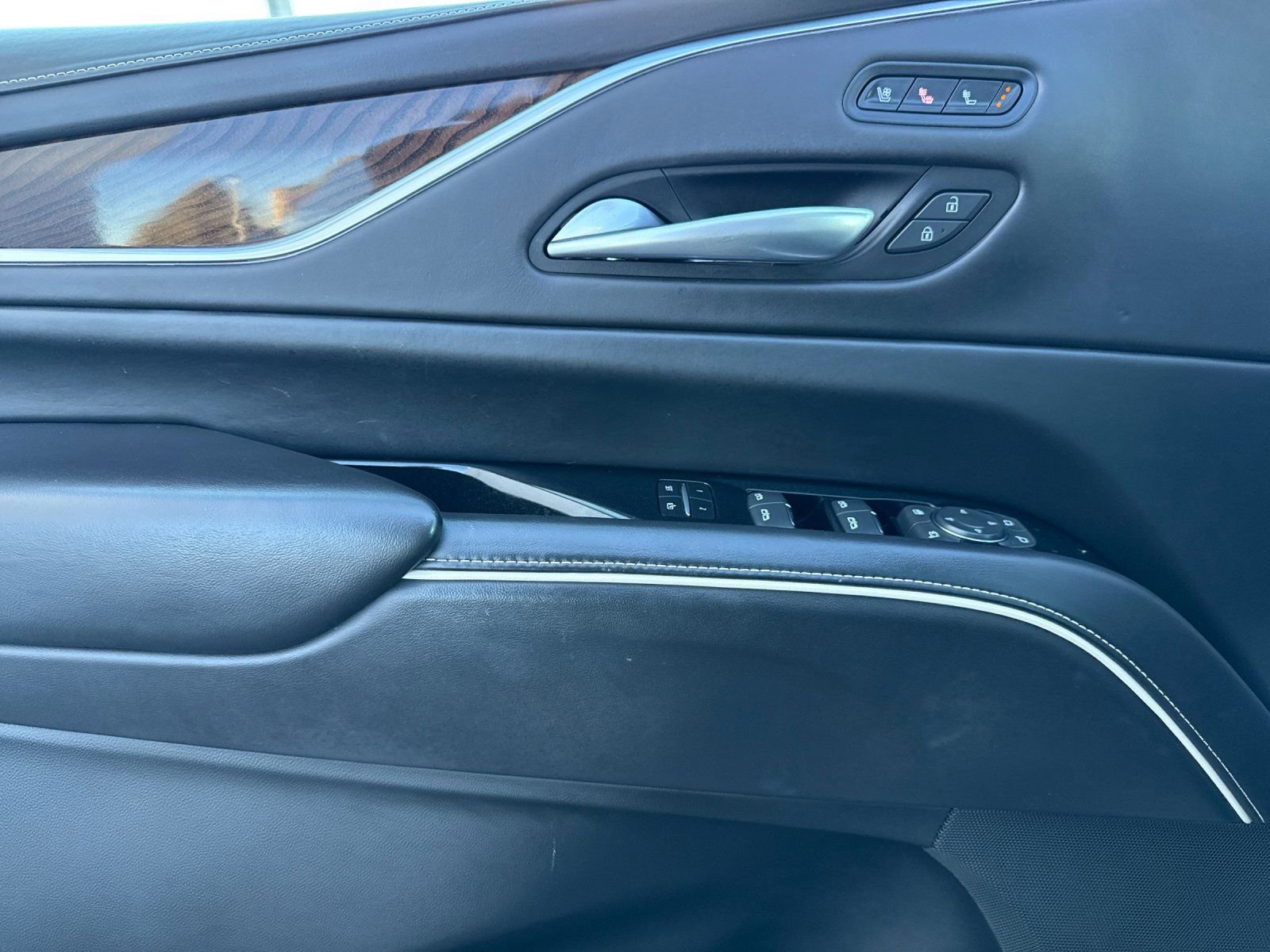 Used 2022 Cadillac Escalade ESV Sport Platinum w/ Heavy-Duty Trailer Package image 10