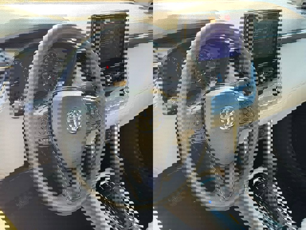 Certified 2023 Toyota Corolla Cross L image 18