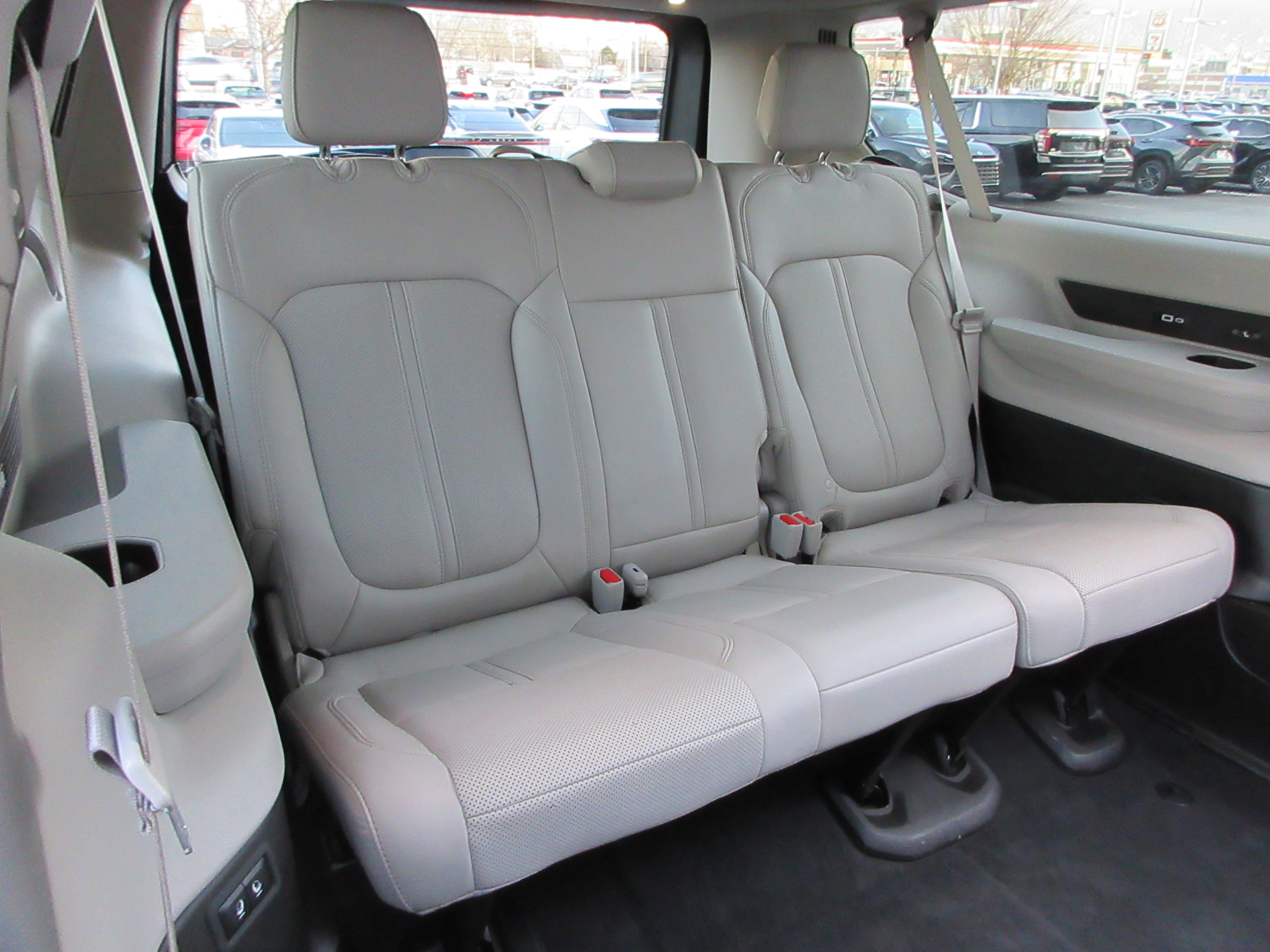 Used 2023 Jeep Wagoneer L Series III w/ Premium Group I image 21