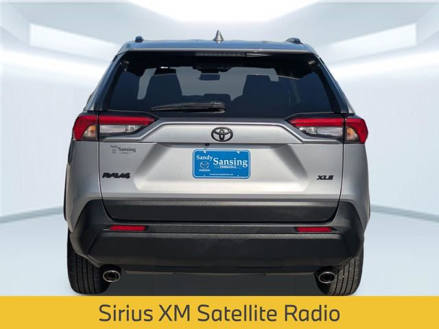 Used 2025 Toyota RAV4 XLE w/ Convenience Package FWD image 5