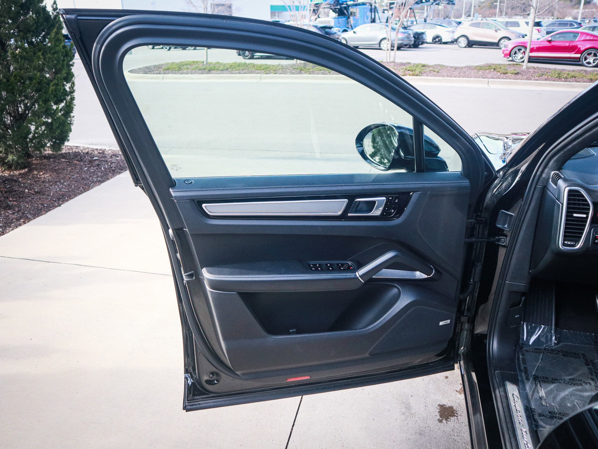 Used 2021 Porsche Cayenne Turbo S image 14