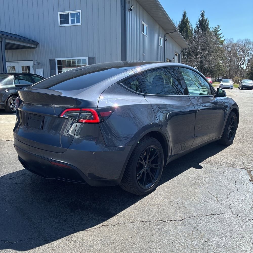 Used 2022 Tesla Model Y Long Range image 3