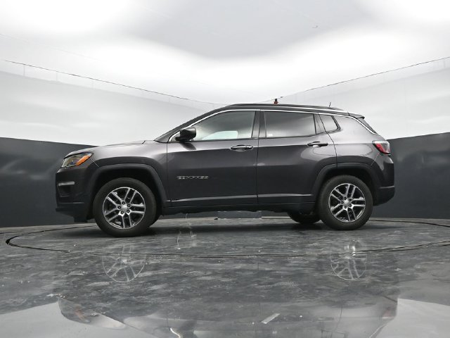 Used 2018 Jeep Compass Latitude w/ Popular Equipment Group AWD/4WD image 32