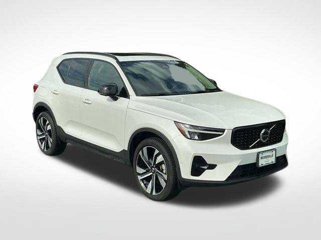 Used 2025 Volvo XC40 B5 Plus AWD/4WD image 7