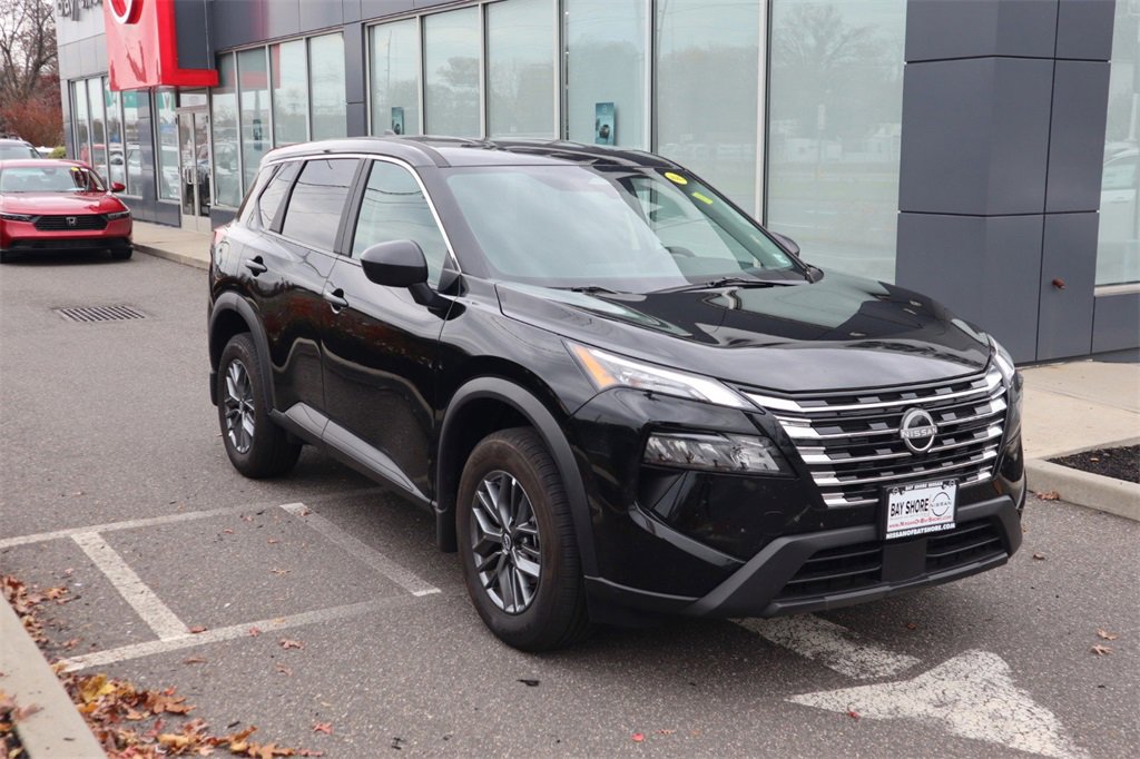 Certified 2025 Nissan Rogue S image 3