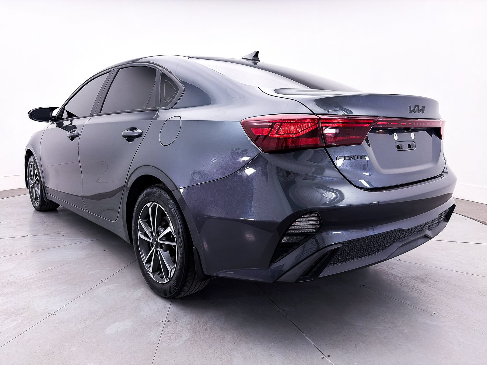 Used 2023 Kia Forte LXS w/ LXS Technology Package FWD image 13
