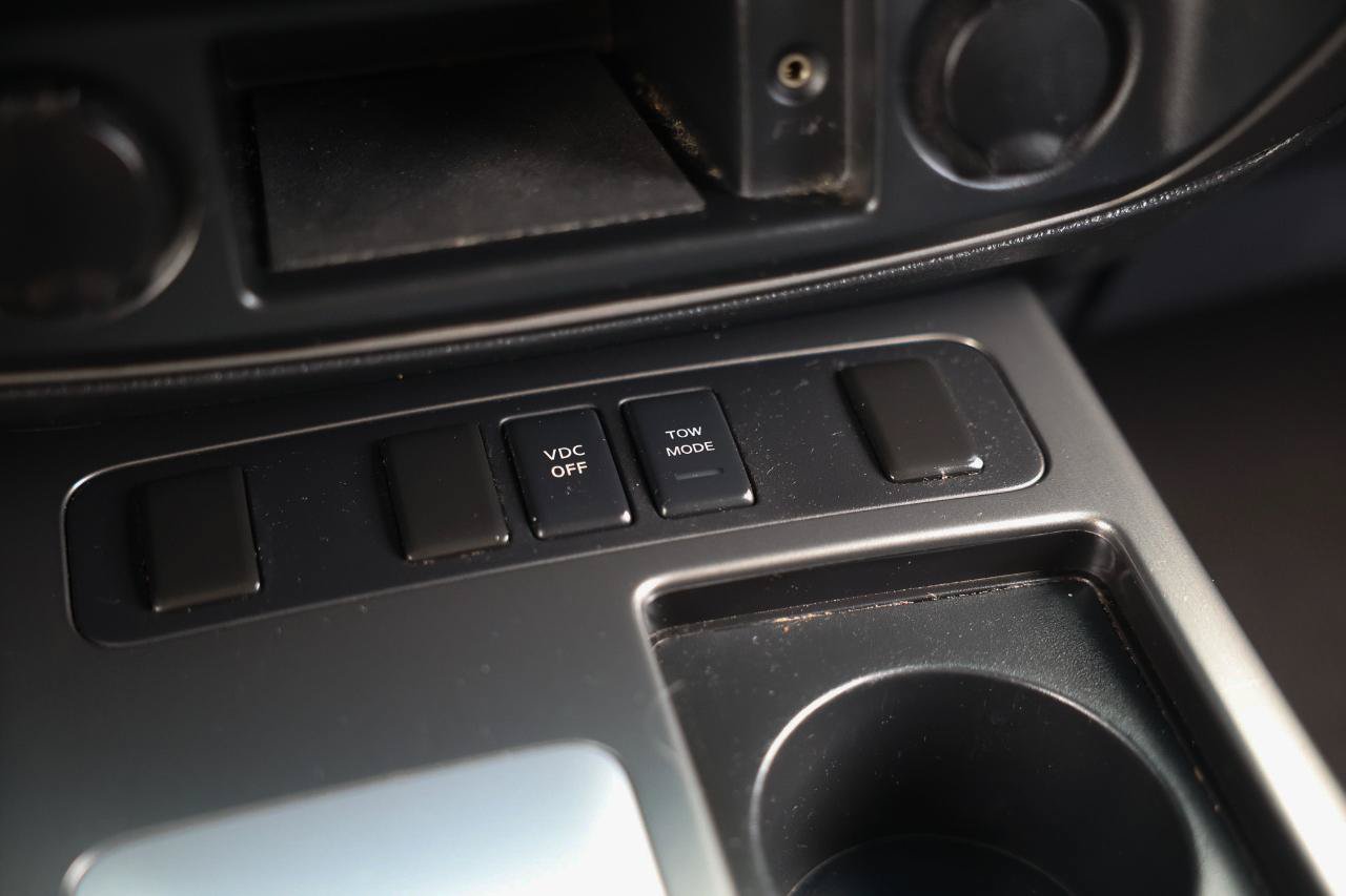 Used 2010 Nissan Armada Titanium RWD image 39