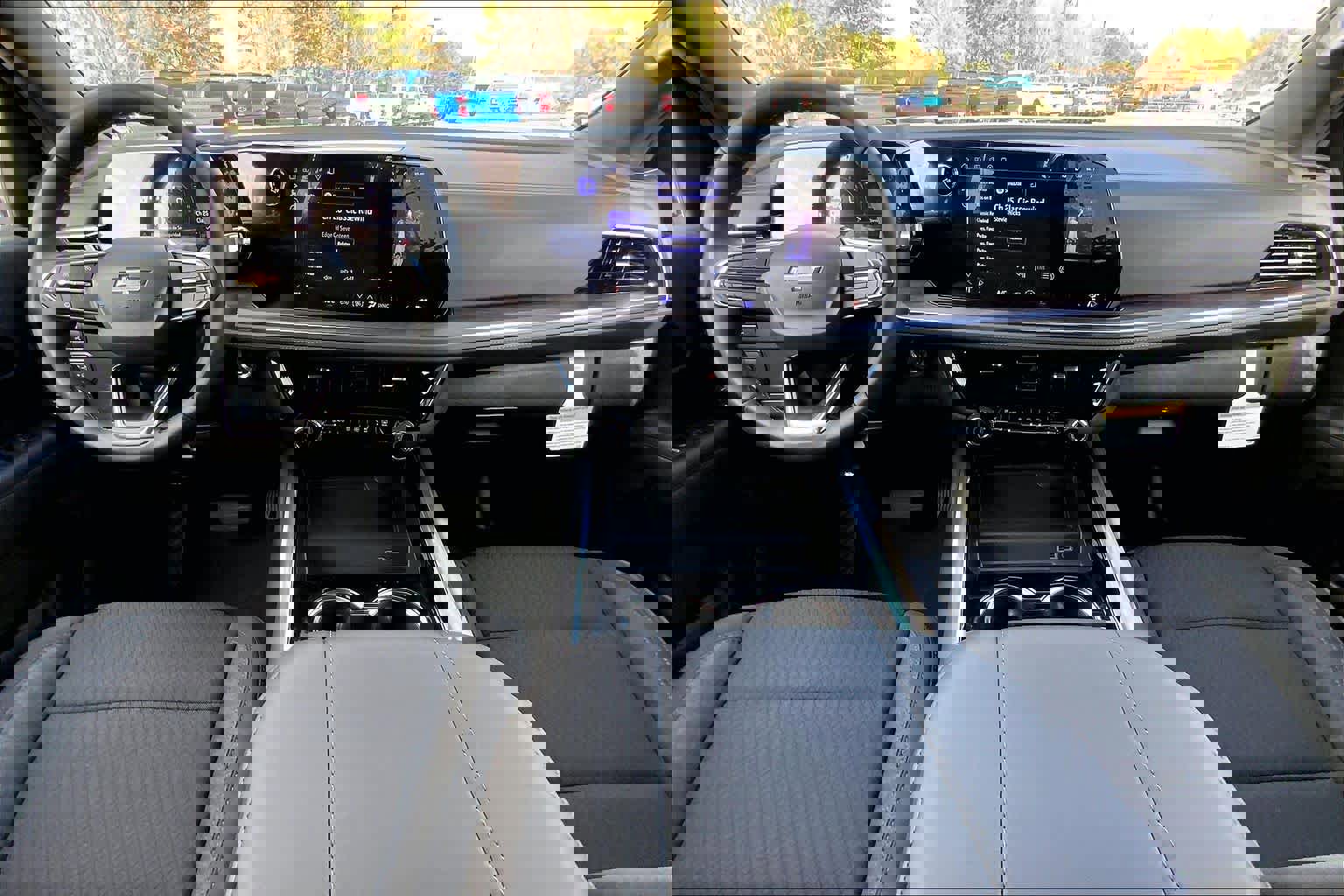 Used 2026 Chevrolet Suburban LS image 16