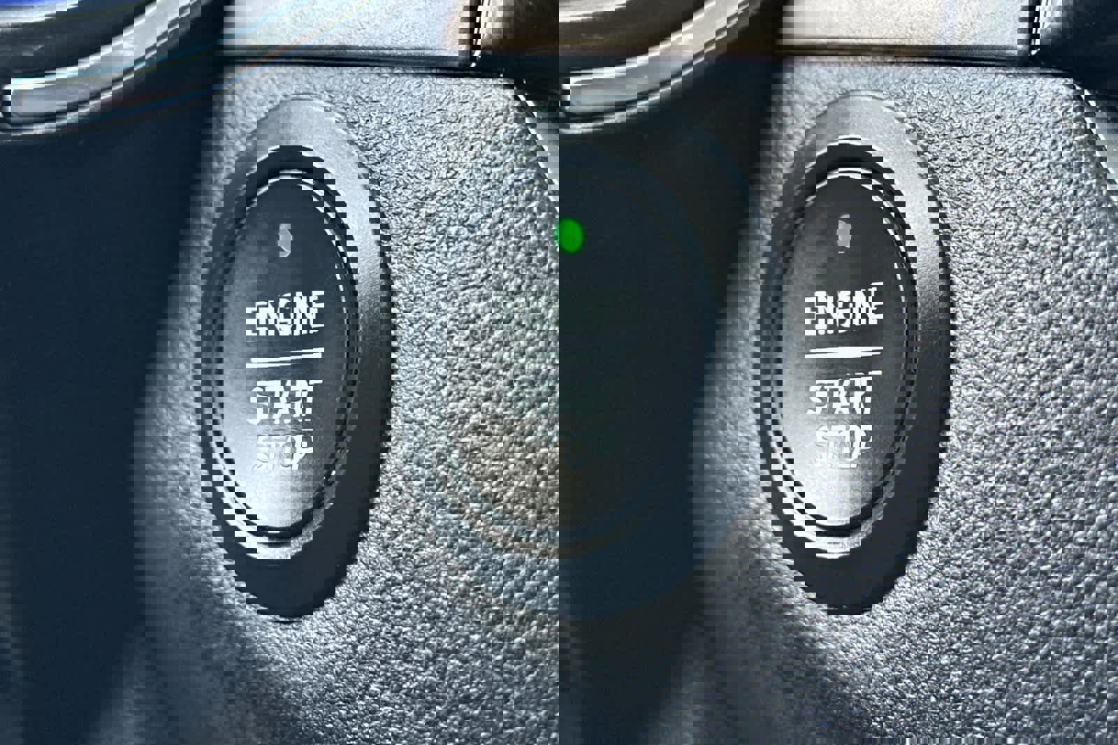 Used 2020 Ford Escape Titanium w/ Titanium Premium Package 2.0 image 23