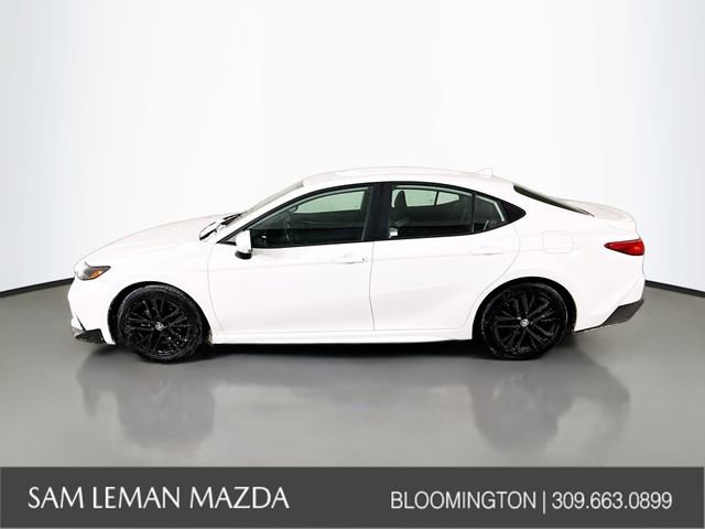 Used 2025 Toyota Camry SE image 4