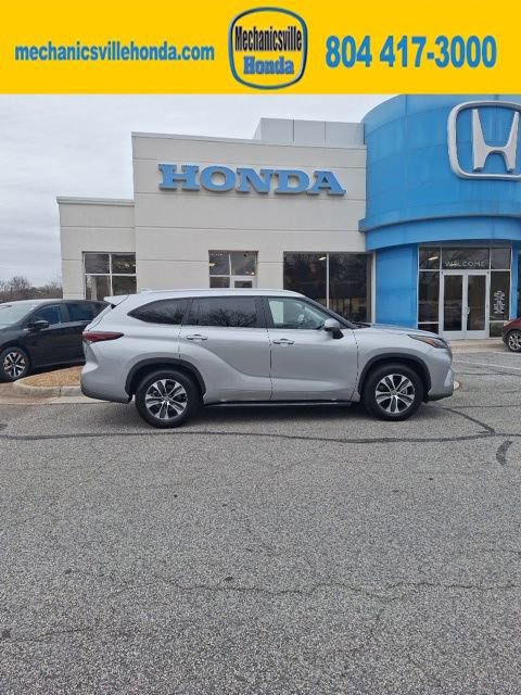 Used 2024 Toyota Highlander XLE