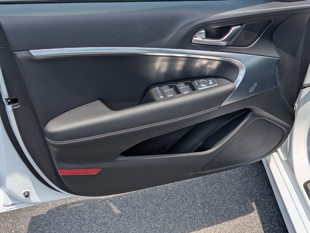 Used 2026 Genesis G70 2.5T image 10