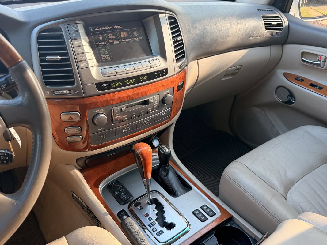 Used 2007 Lexus LX 470 4WD w/ Preferred Accessory Pkg image 11