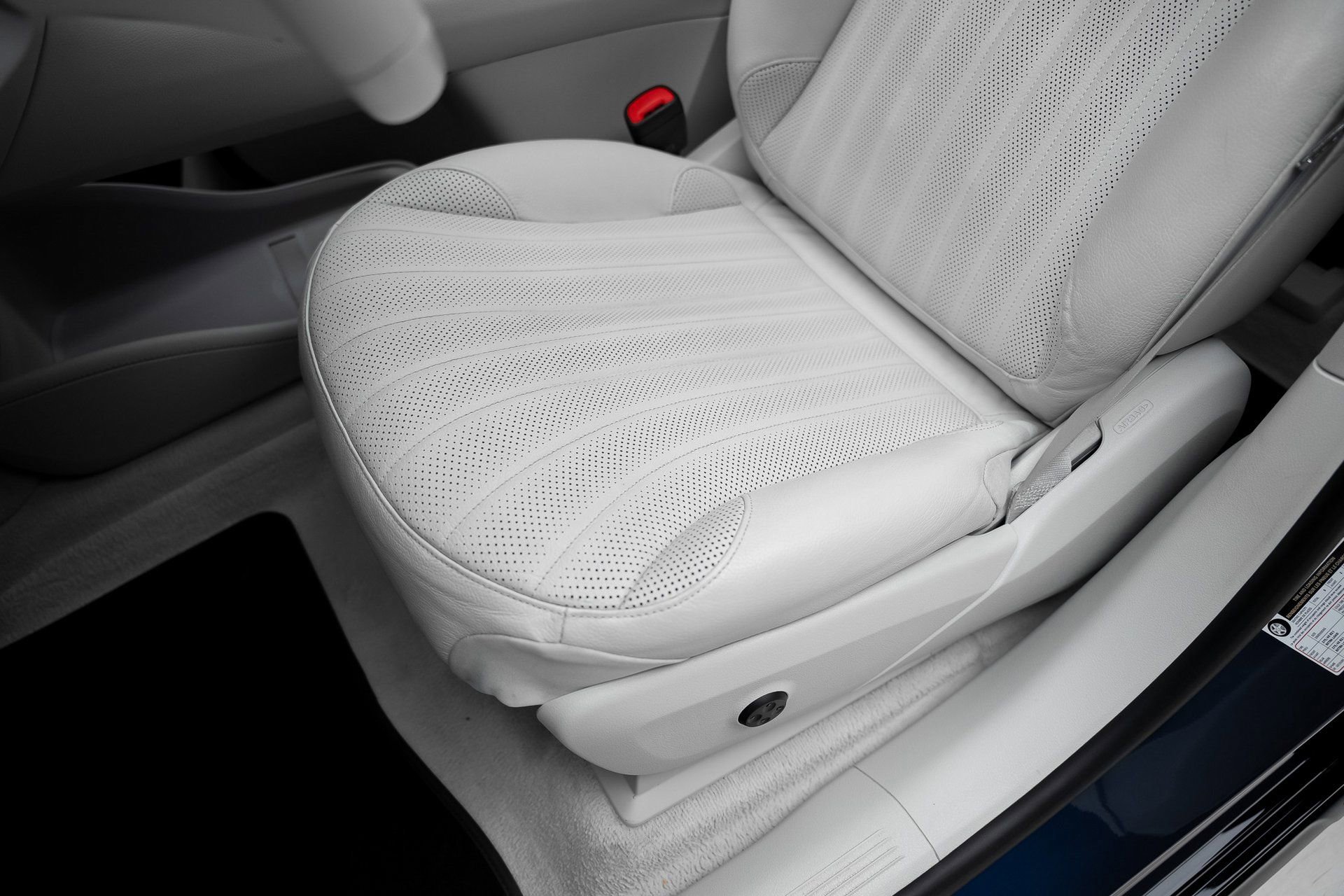 Used 2023 Mercedes-Benz EQS 450+ 4MATIC SUV w/ AMG Line Exterior Package image 59