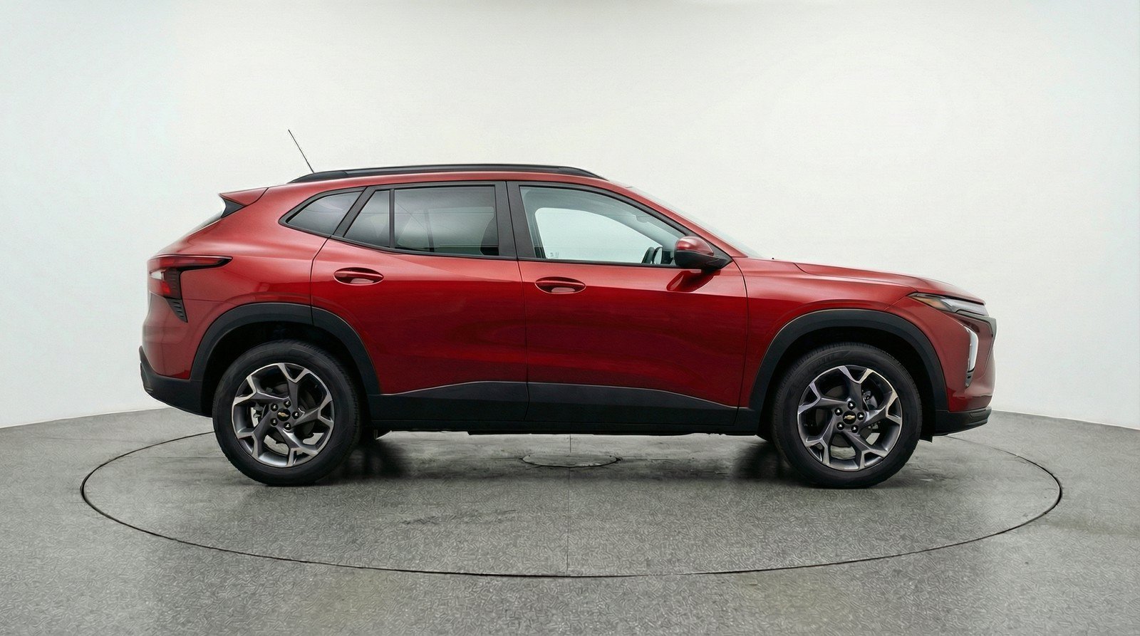 Used 2025 Chevrolet Trax LT FWD image 11