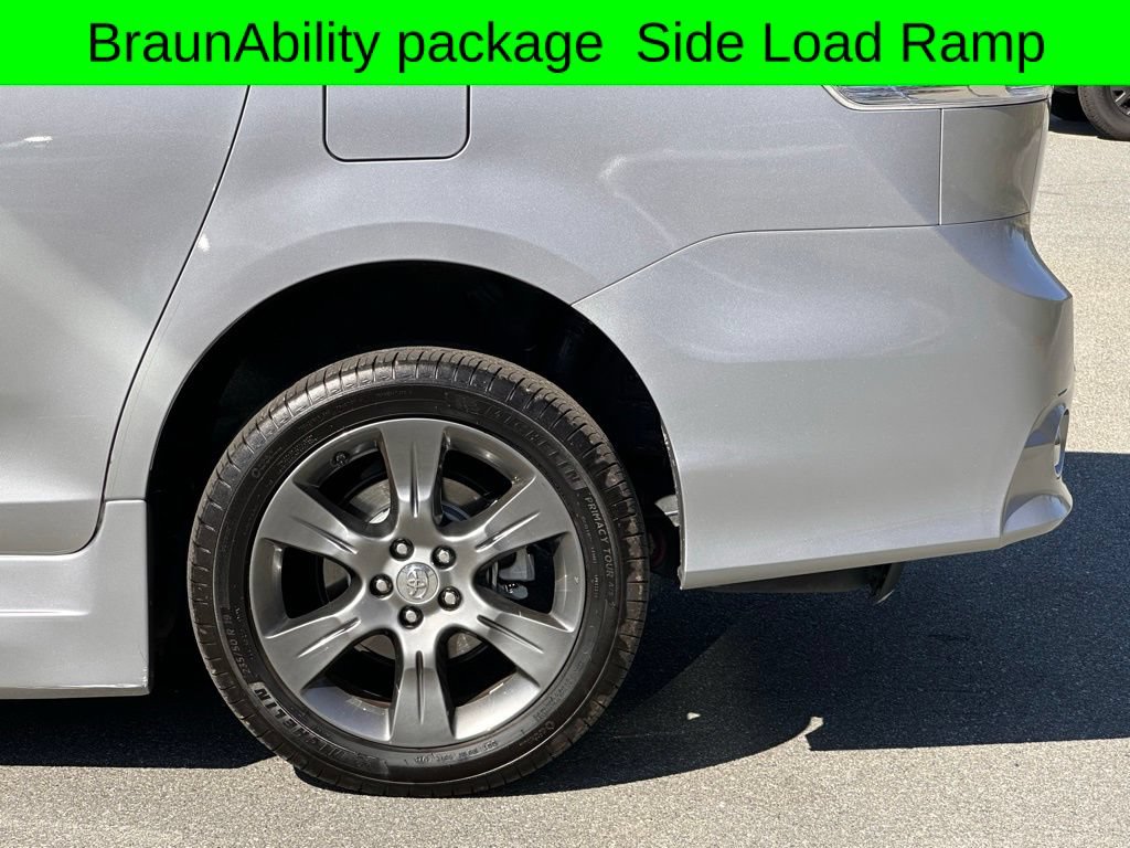 Used 2015 Toyota Sienna SE w/ SE Preferred Package FWD image 48
