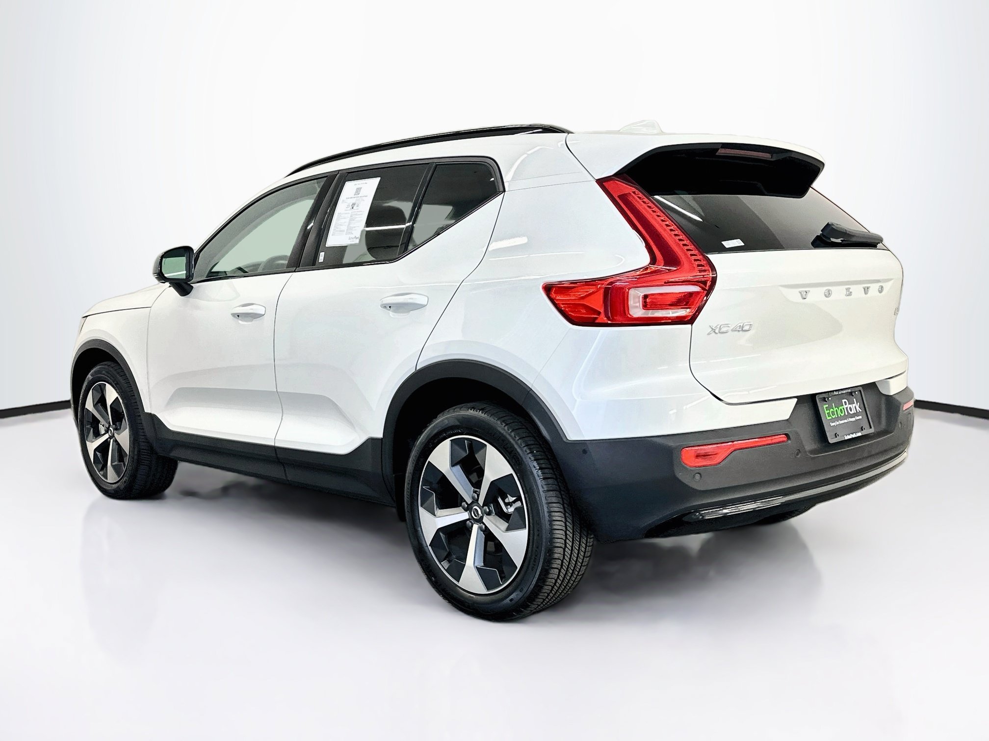 Used 2026 Volvo XC40 B5 Plus AWD/4WD image 5