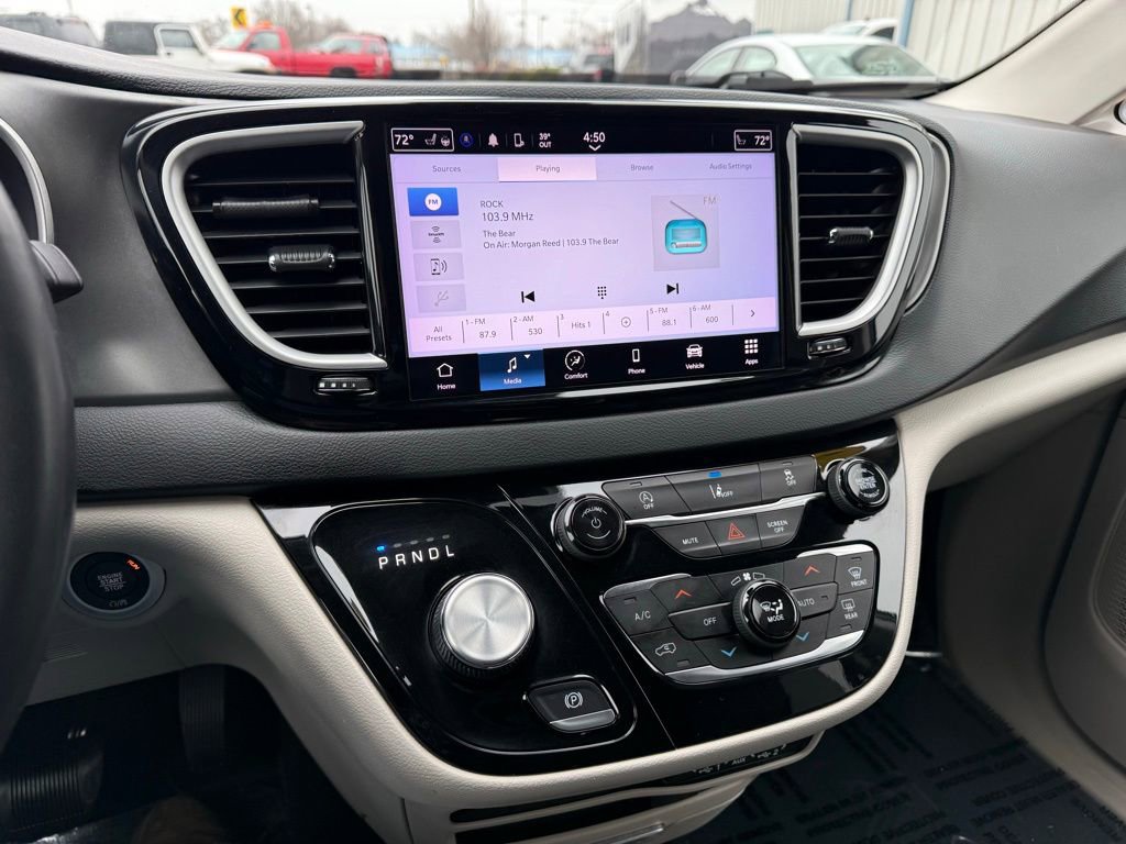 Used 2022 Chrysler Pacifica Touring-L image 29