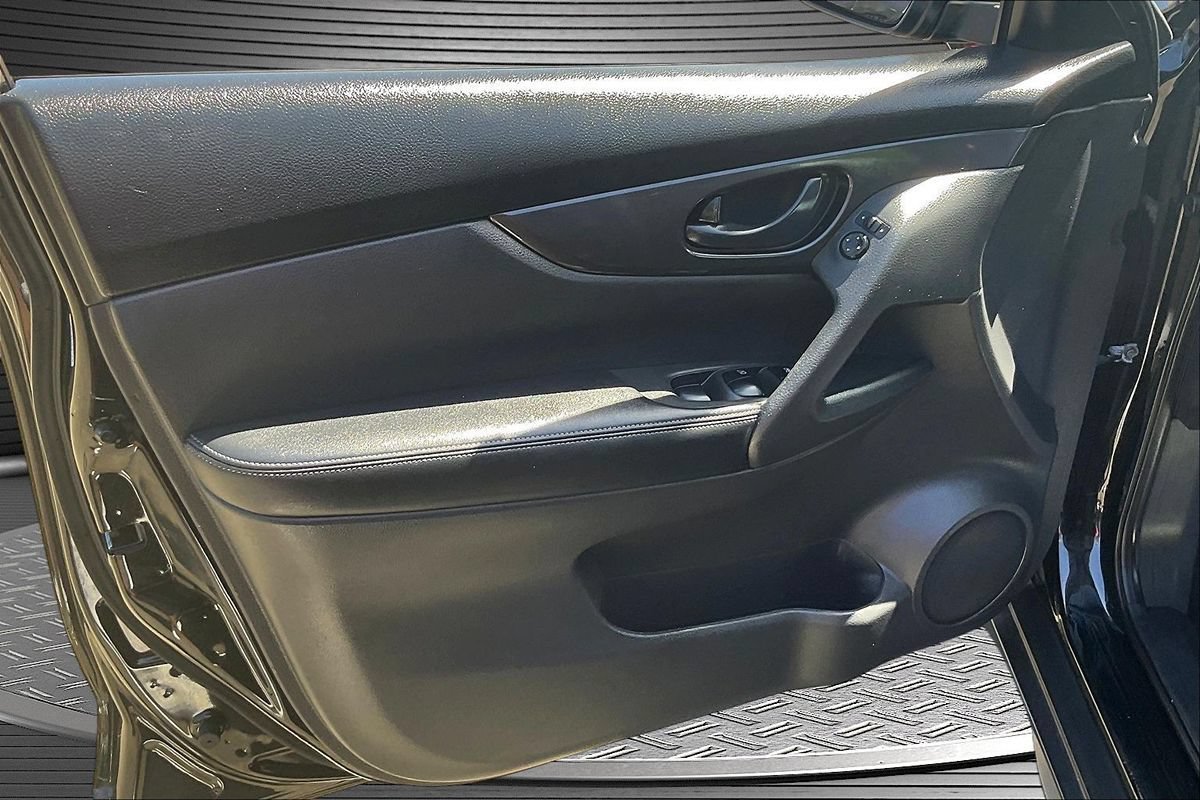 Used 2020 Nissan Rogue S FWD image 20