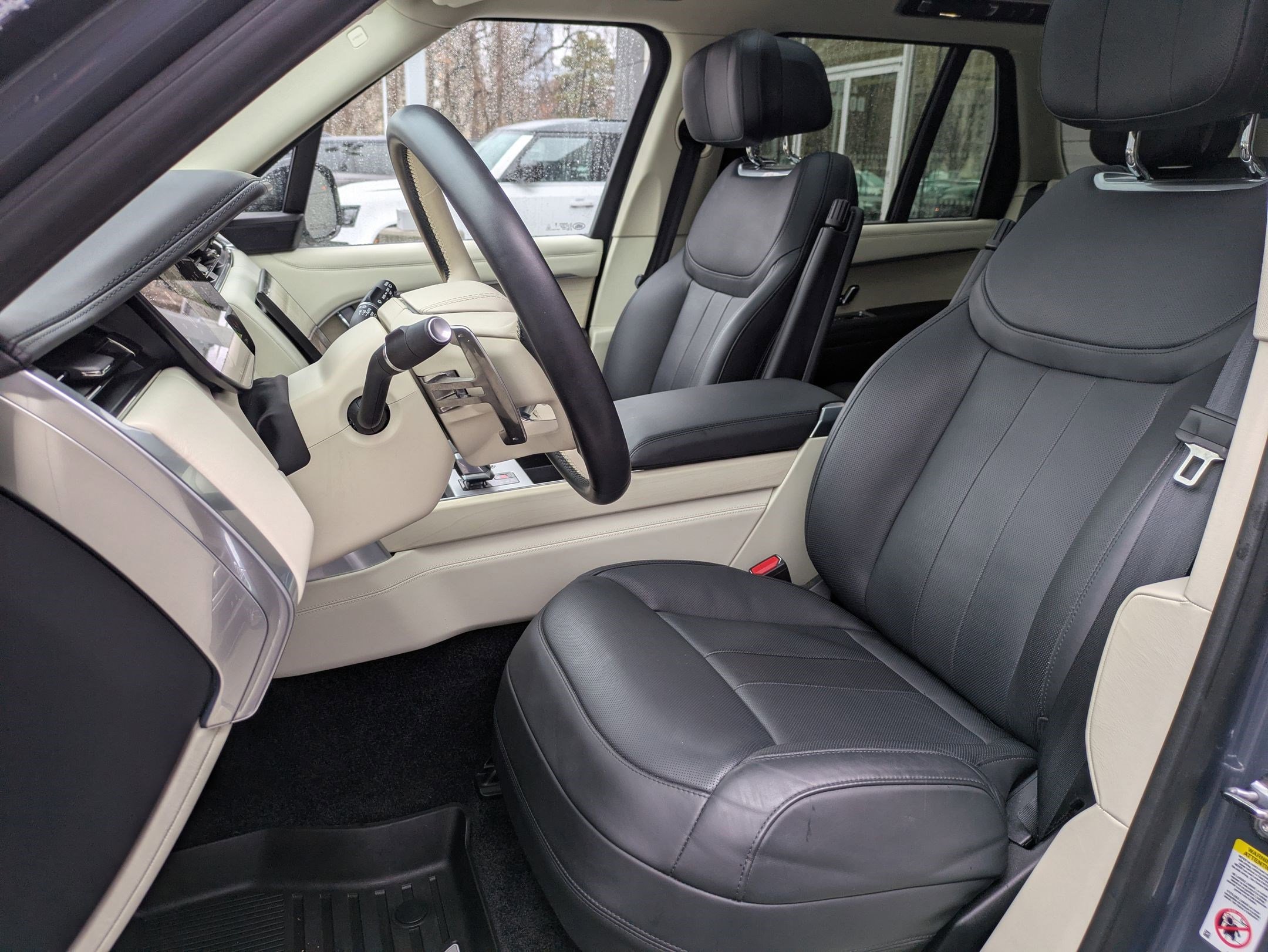 Used 2024 Land Rover Range Rover Autobiography image 25