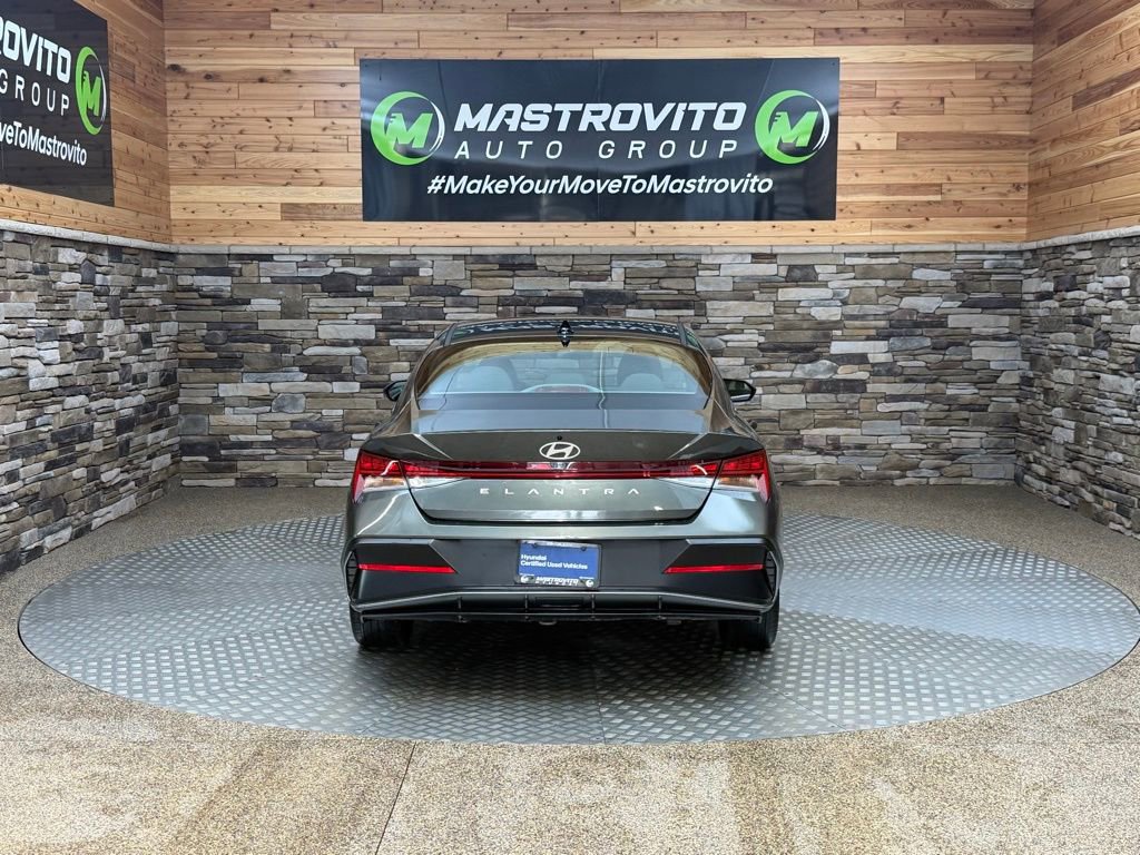 Used 2024 Hyundai Elantra SEL w/ Convenience Package image 8
