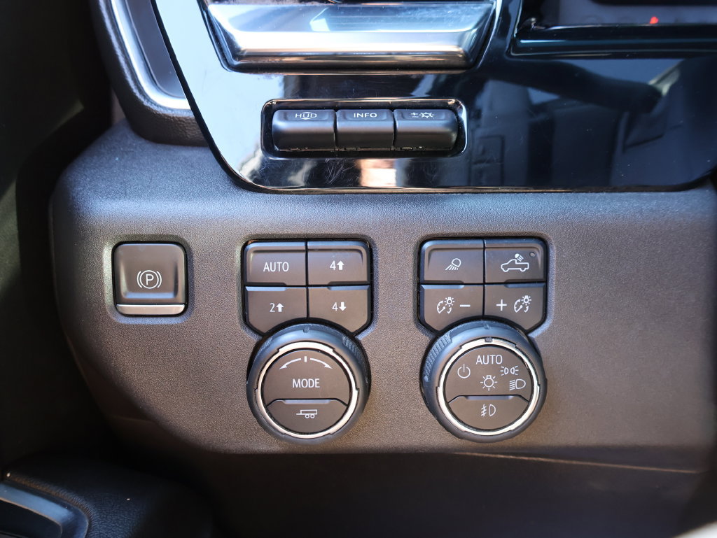 Used 2022 Chevrolet Silverado 1500 High Country w/ Technology Package AWD/4WD image 31