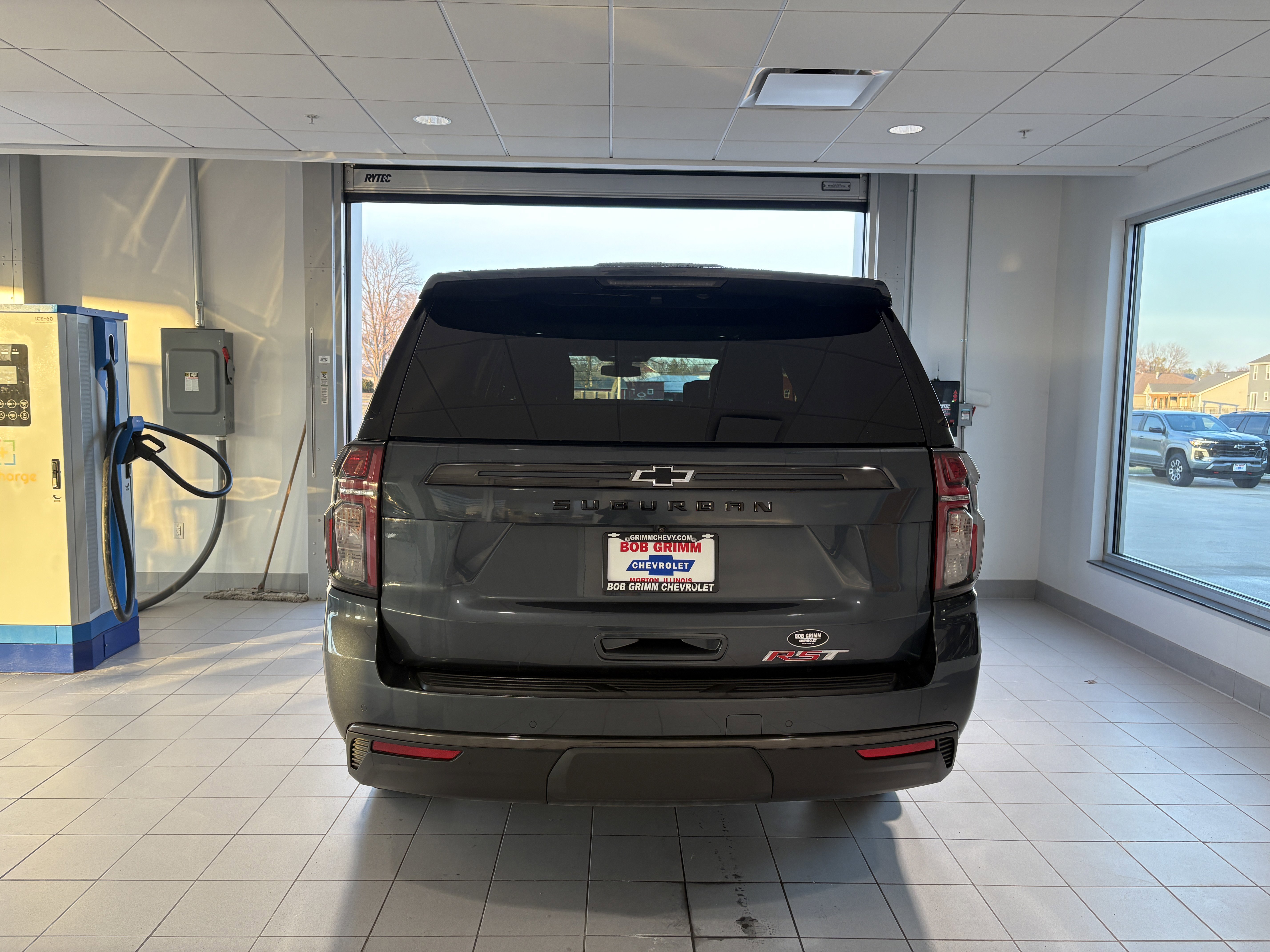 Used 2021 Chevrolet Suburban RST w/ Luxury Package image 4