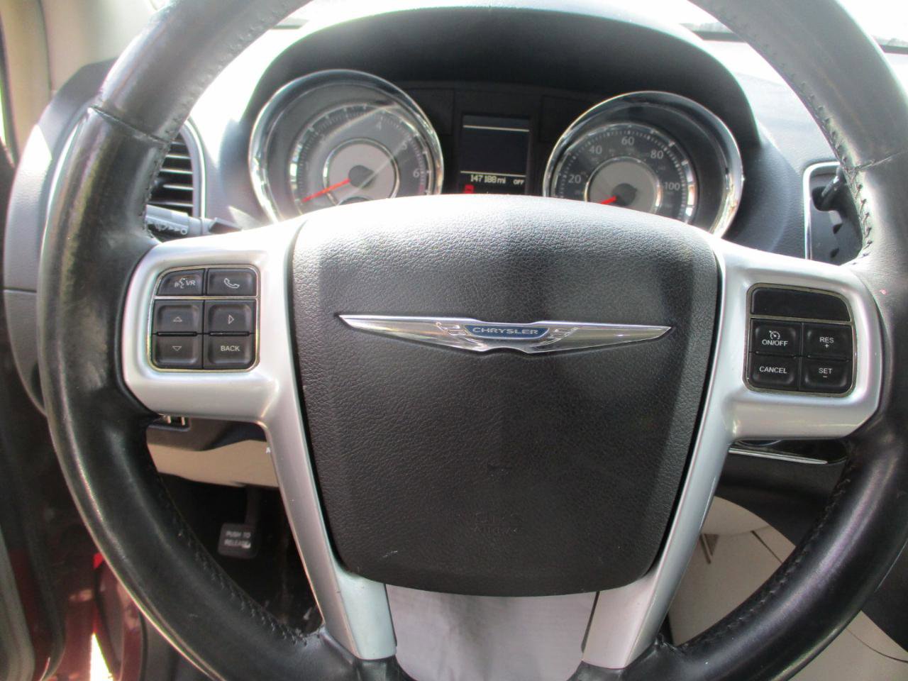 Used 2013 Chrysler Town & Country Touring image 14