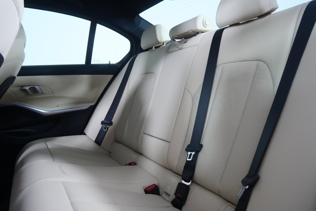 New 2026 BMW 330i Sedan w/ Premium Package RWD image 15