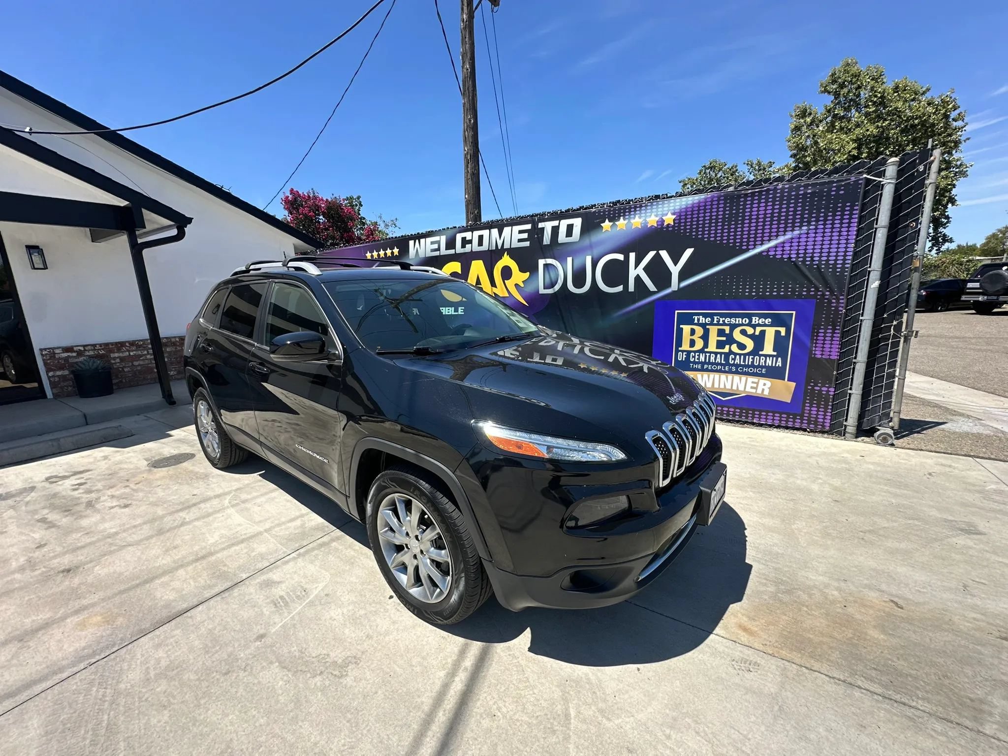 Used 2018 Jeep Cherokee Limited AWD/4WD image 2